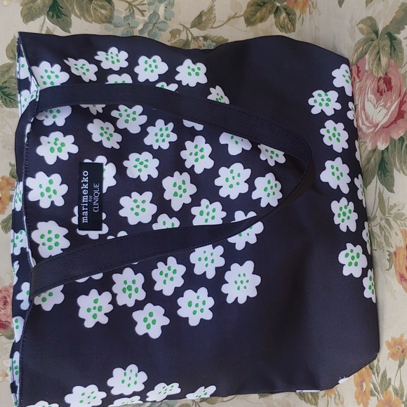 marimekko x Clinique Black and White Floral Tote Bag 16" x 13.5" - Picture 12 of 17